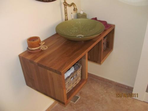 ארון לנטילת ידיים כפרי - מראה עץ טבעי